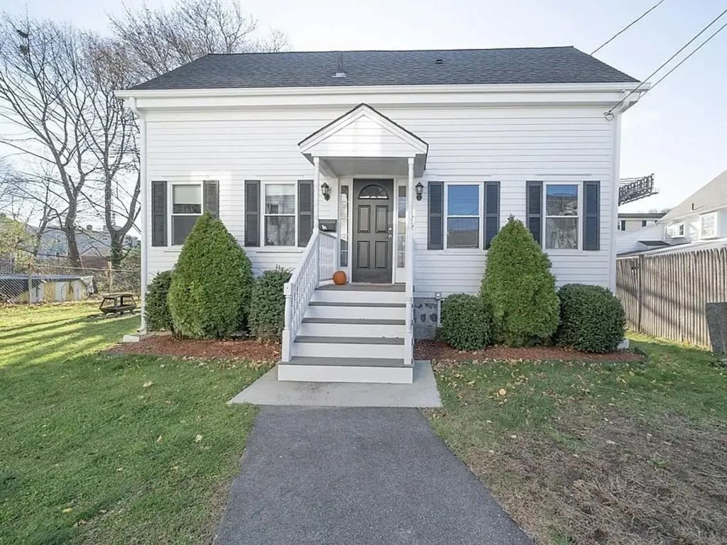 144 Crescent St #1, Quincy