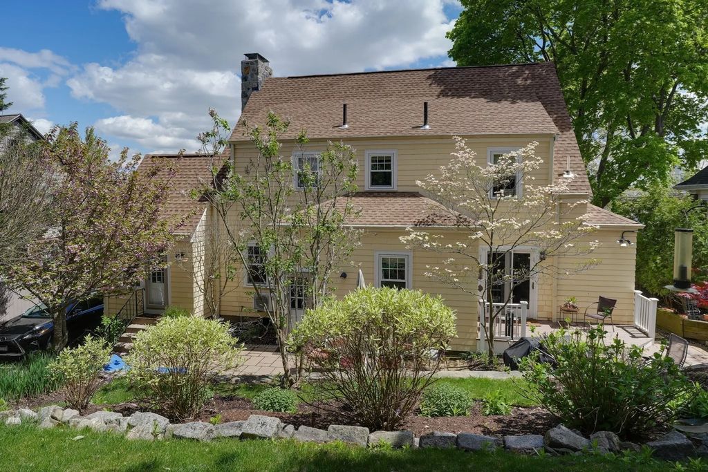 54 Elizabeth Rd, Belmont