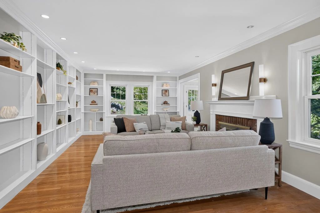 54 Elizabeth Rd, Belmont