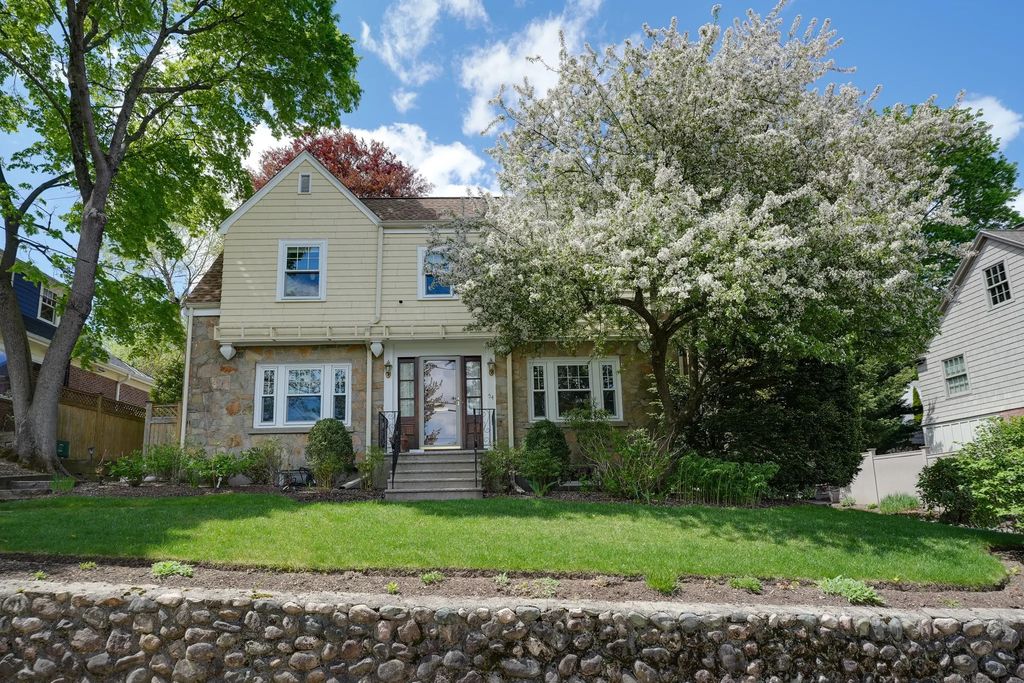 54 Elizabeth Rd, Belmont