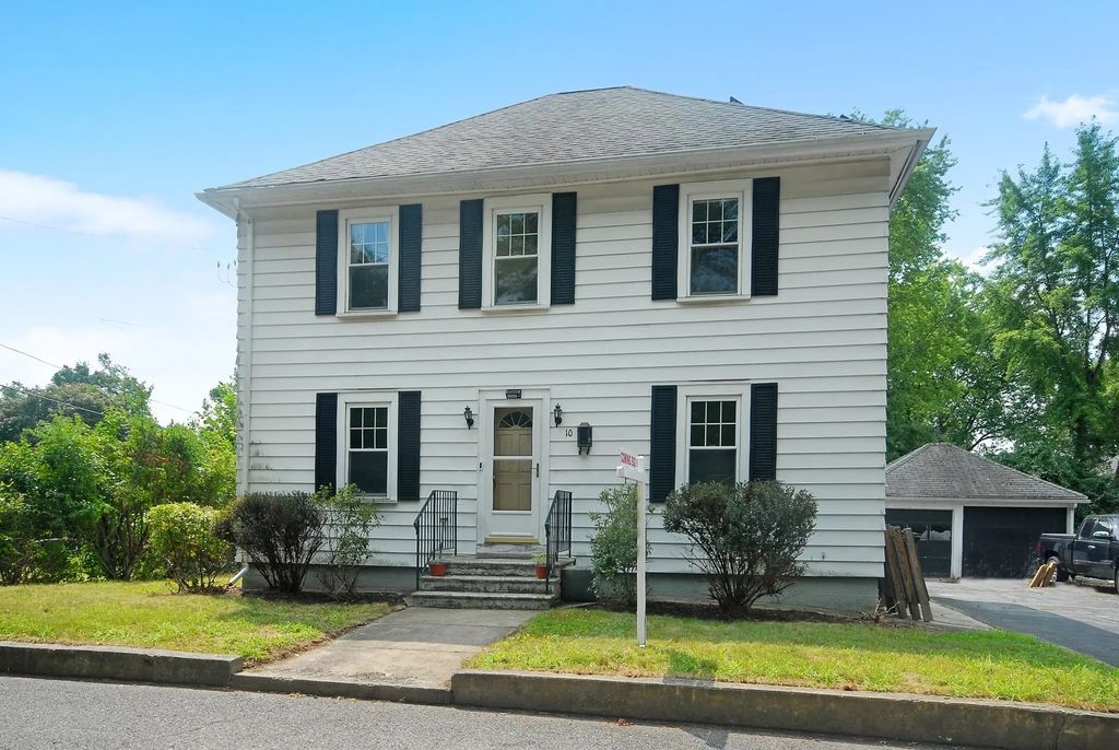 10 Brook St, Ayer