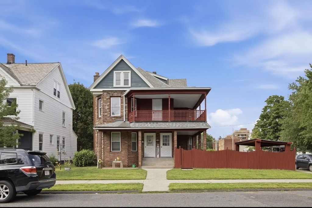 26 Washington Ave, Holyoke
