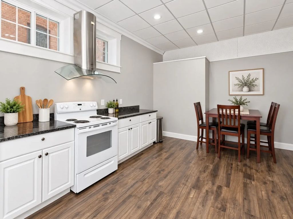 350 Elm St, Westfield