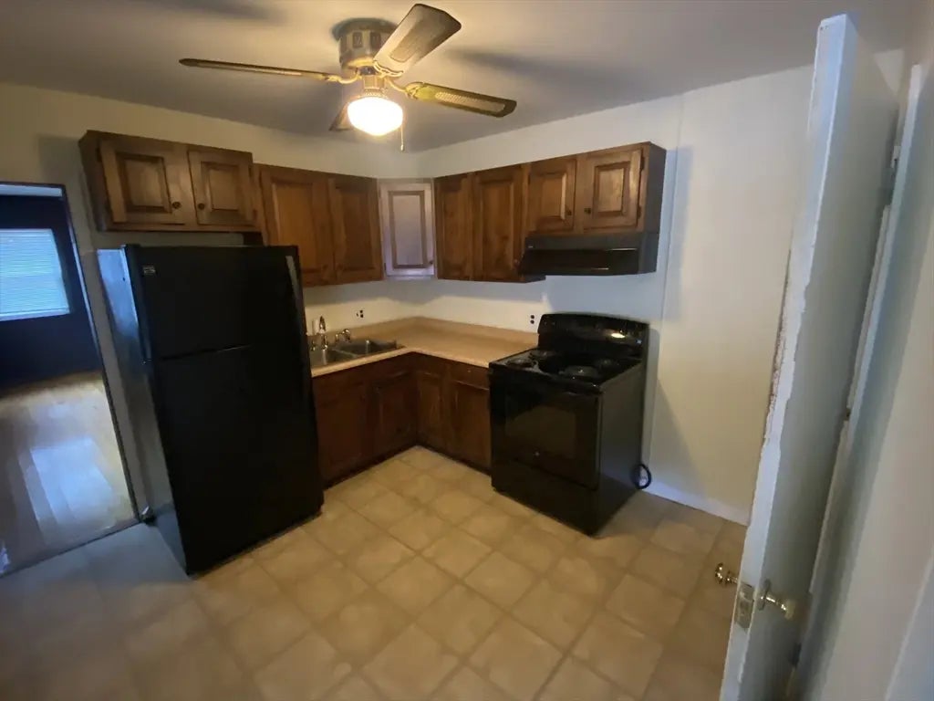 4 Edmonds Way #2, Gloucester