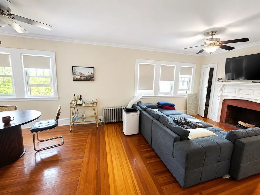 1217 Beacon St #7, Brookline