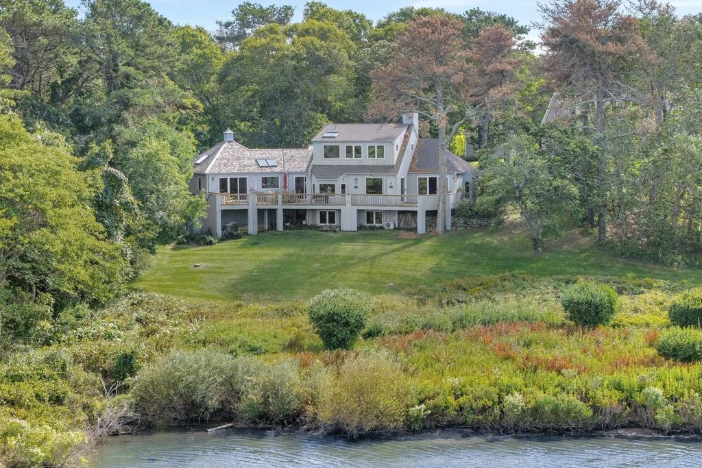 24 Myober Ln, Edgartown