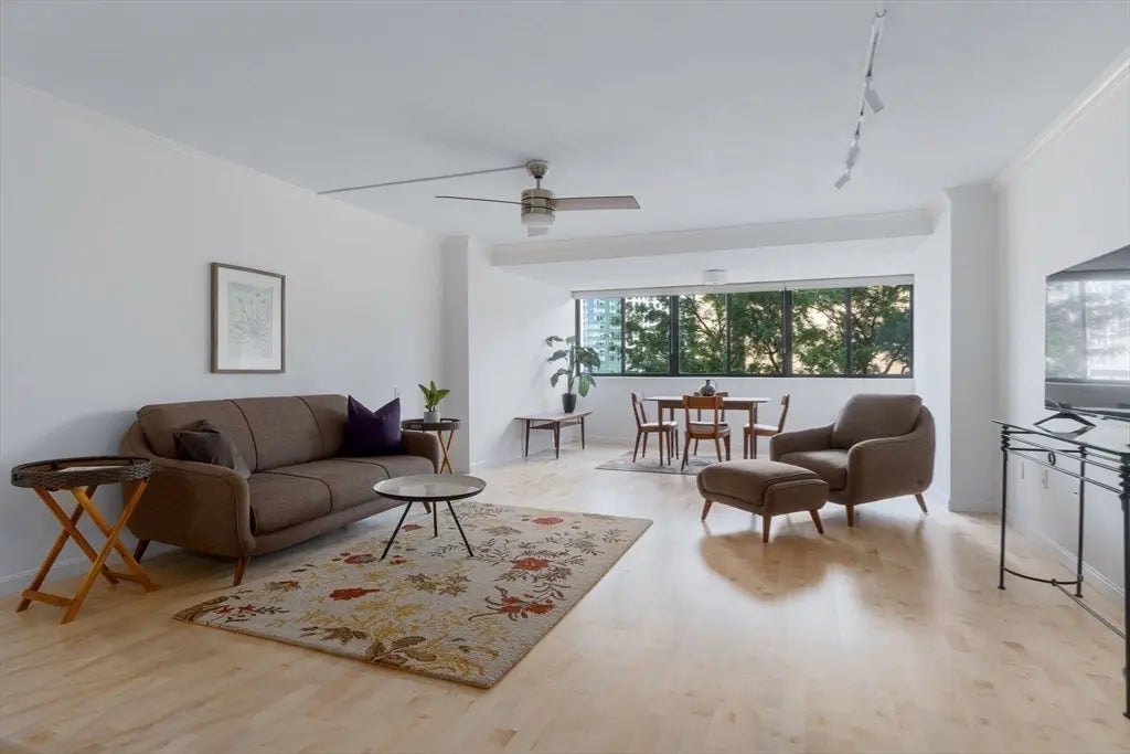6 Whittier Pl #7e, Boston