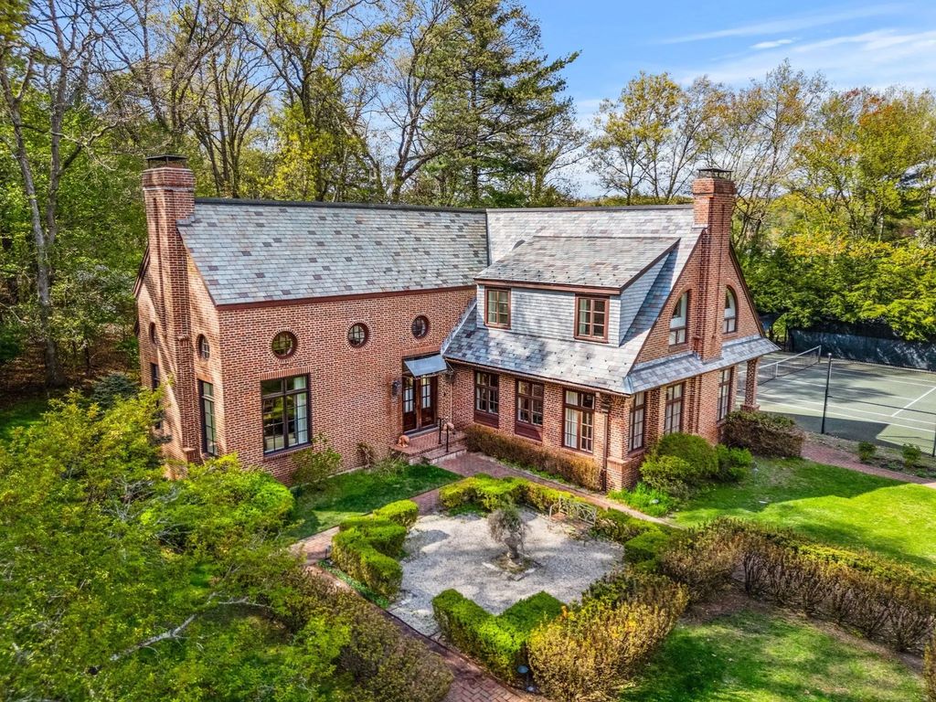 110 Juniper Rd, Belmont