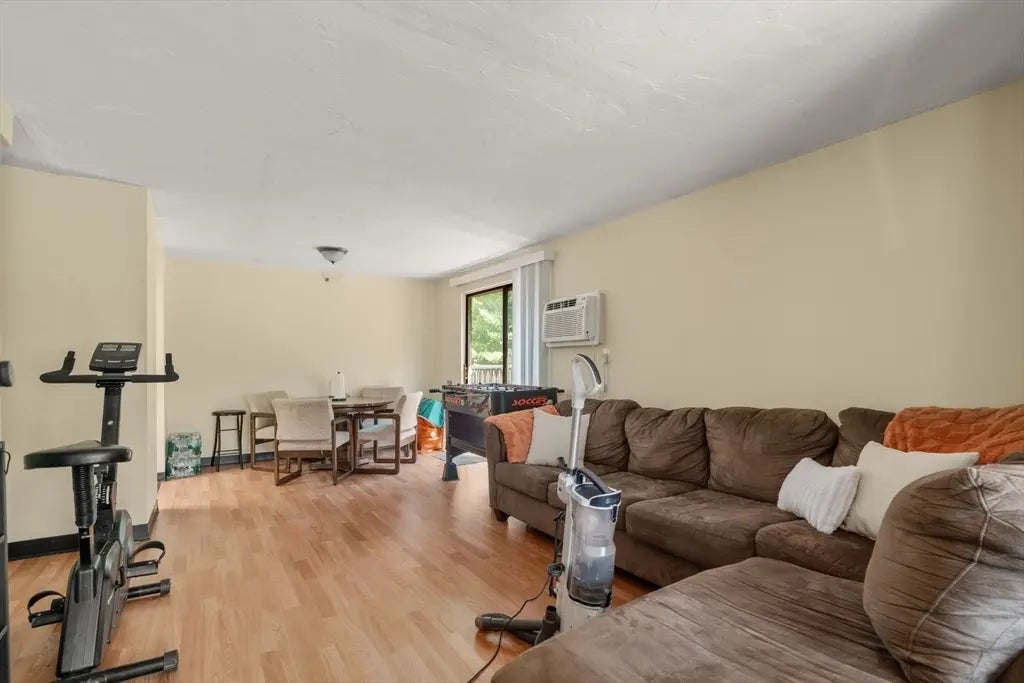 688 Boston Post Rd E #304, Marlborough