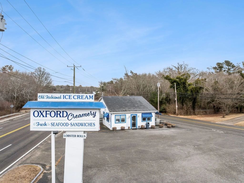 98 County Rd, Mattapoisett