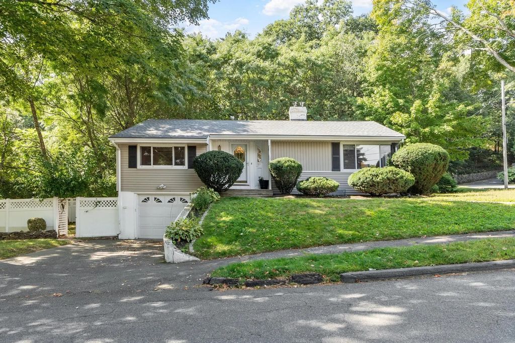 1 Standish Road, Lynnfield