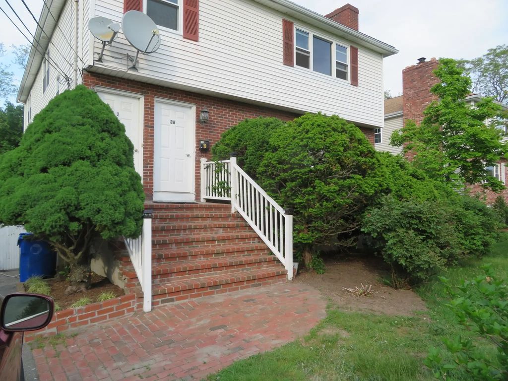 2 Bryon Rd #2, Newton