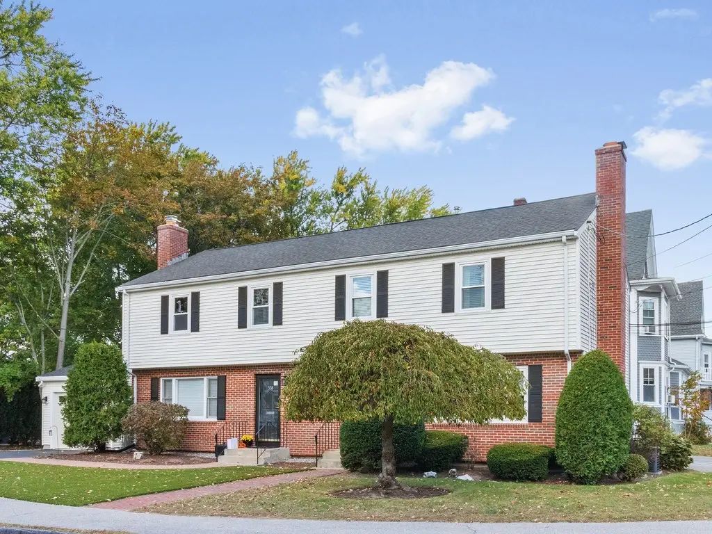 33 Auburn St #2, Waltham