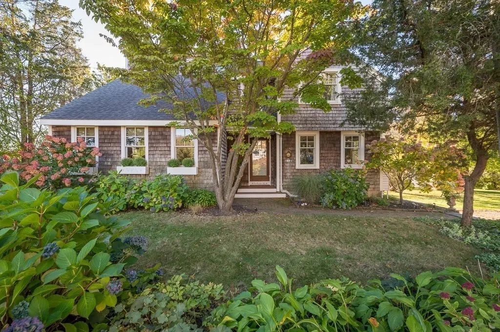 1 Beachview Ln, Ipswich
