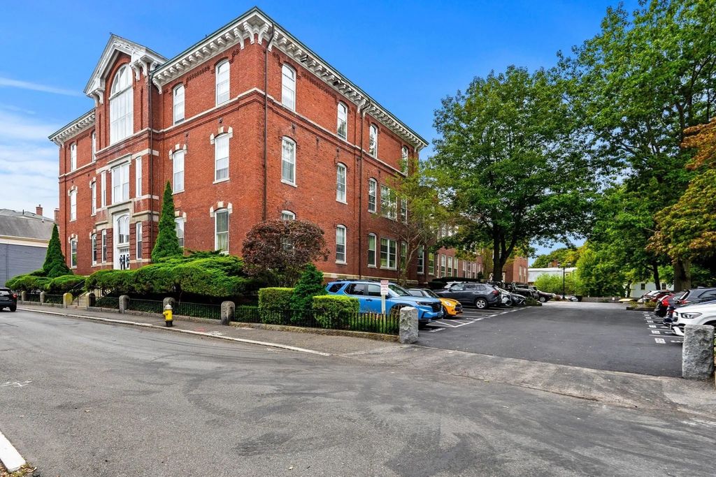 35 Flint St #205, Salem