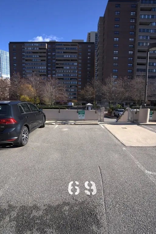 9 Hawthorne Pl Pkg 69, Boston