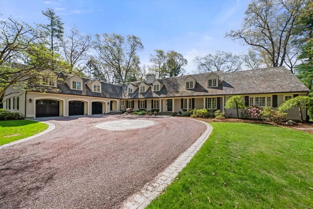 12 Winding River Circle, Wellesley