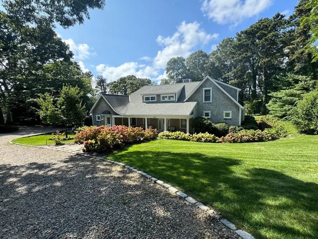 385 Barnes Road, Oak Bluffs