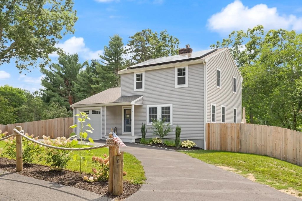 11 Tall Pines, Plymouth