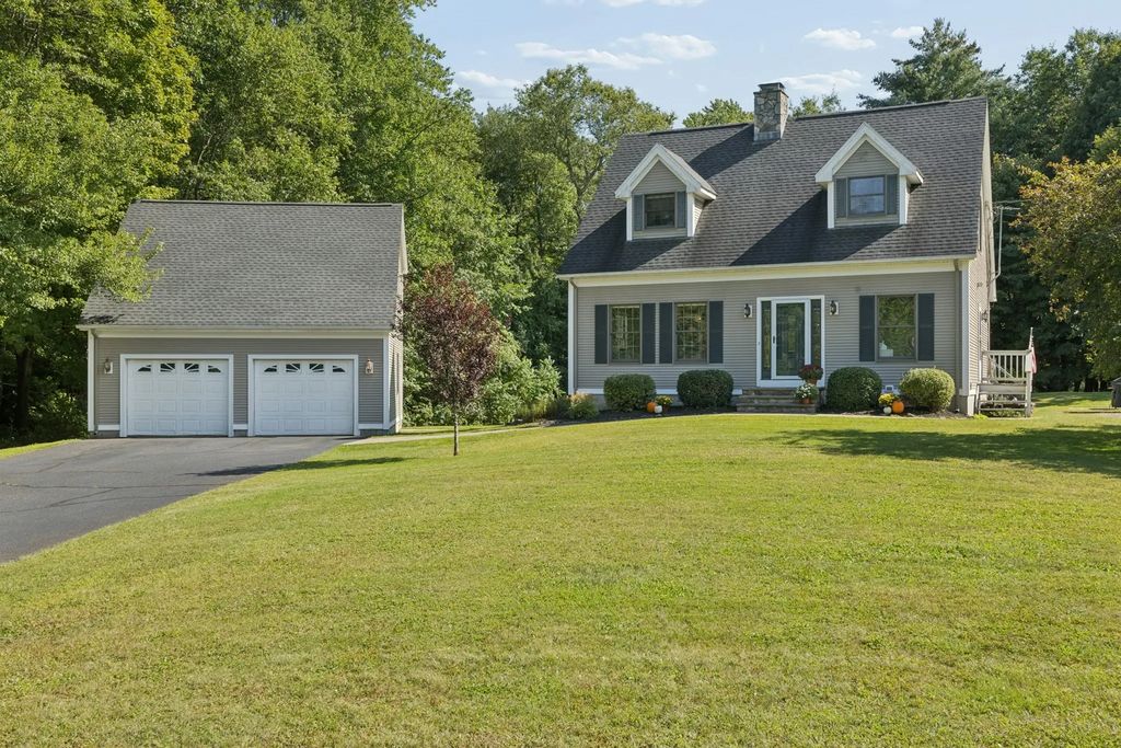 5 School St, Granby