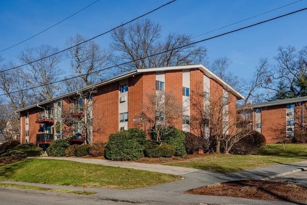 8 Crescent Dr #5, Andover