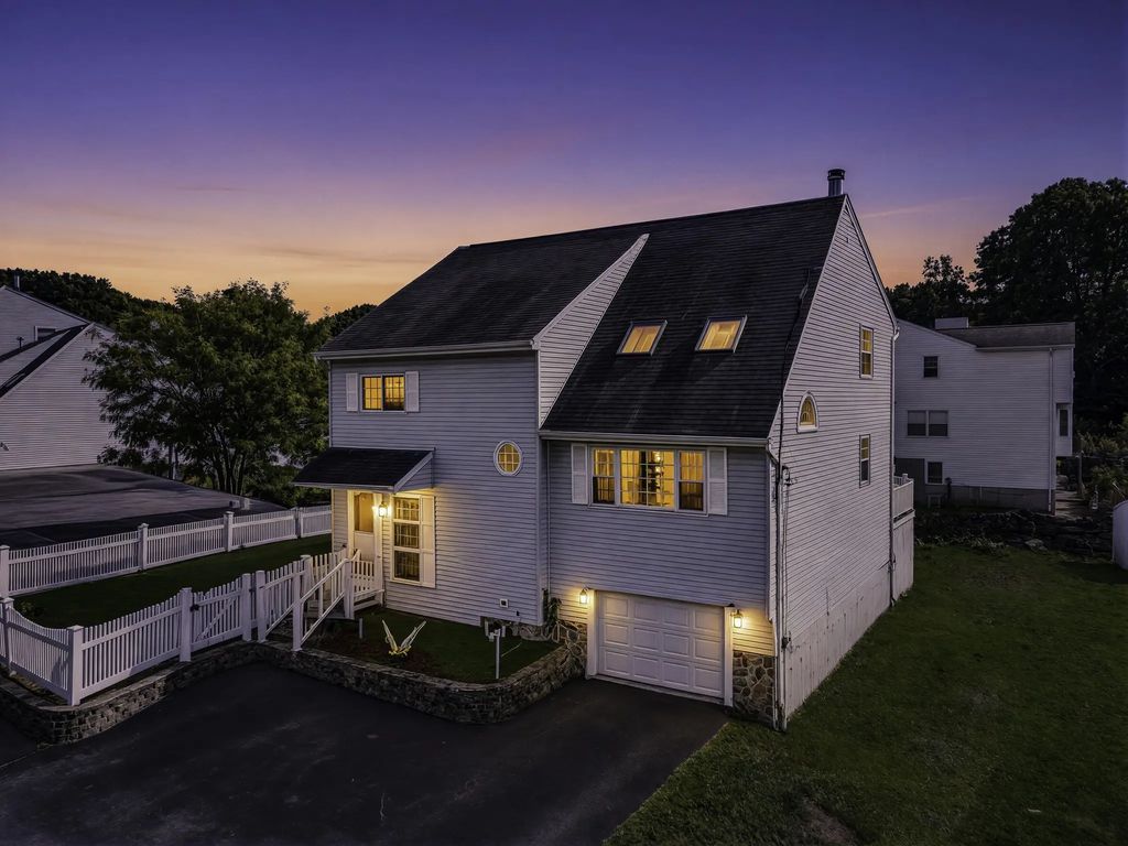 102 Sunderland Rd, Worcester