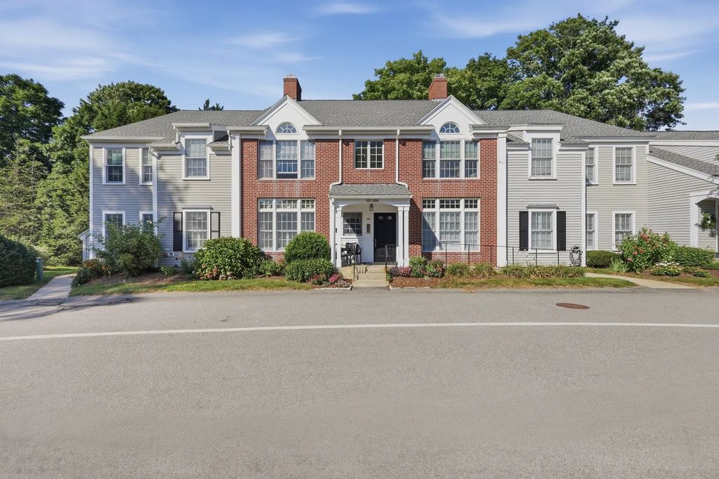 308 Old Country Rd #308, Wenham