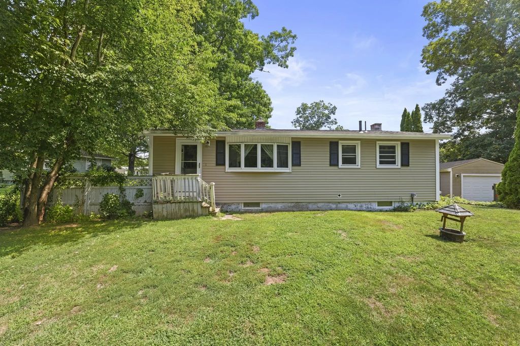 122 Paula Cir, East Brookfield