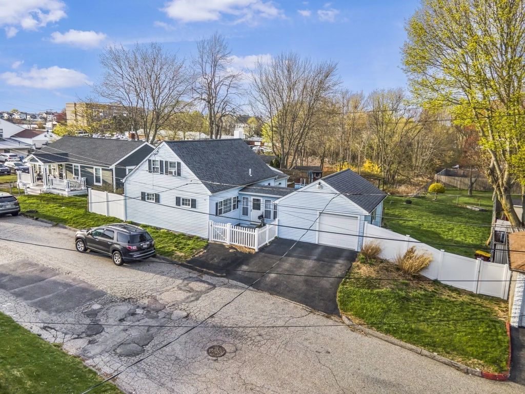 96 Star St, Fall River