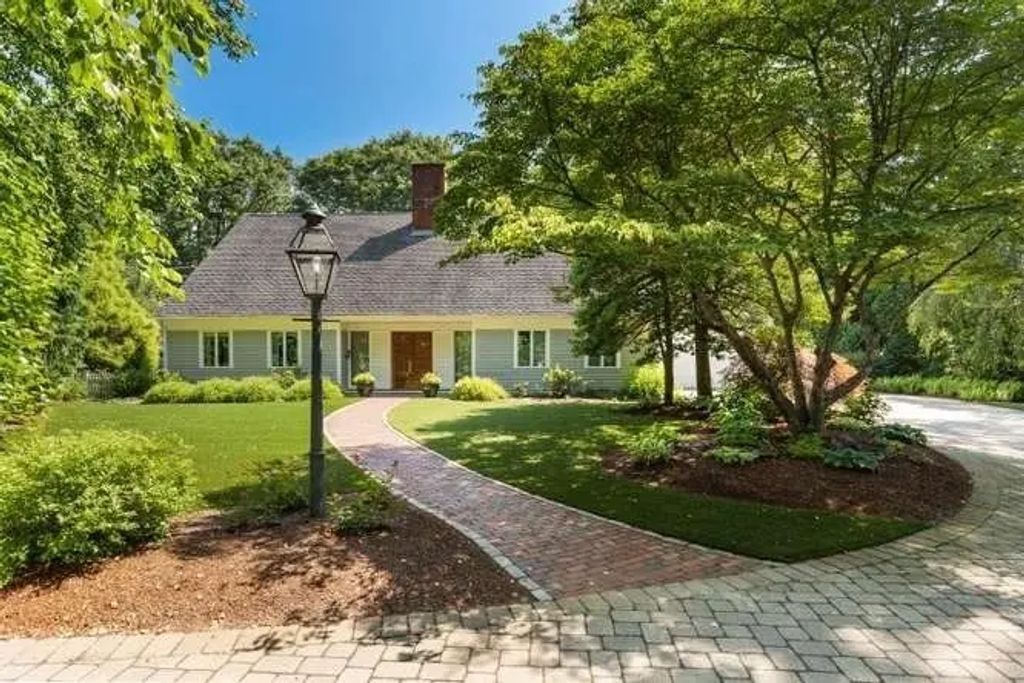 125 Bristers Hill, Concord