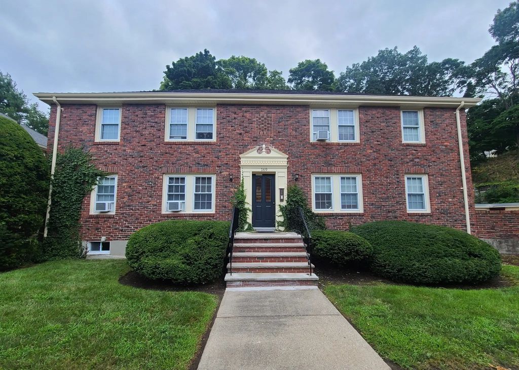 169 Everett St #4, Quincy