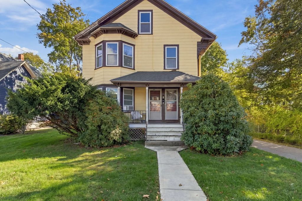 562 Newport Ave, Attleboro