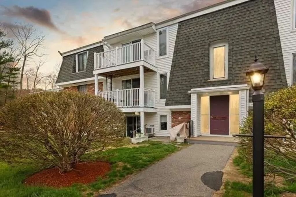 96 Main St #e6, Foxboro