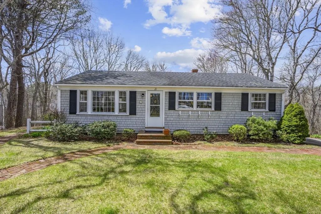 21 Uncatena Rd, Mashpee