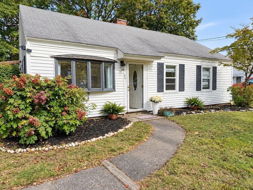 20 Rayburn Rd, Stoughton