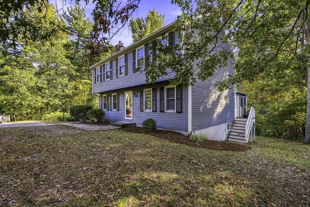 565 Hartford Ave E, Uxbridge