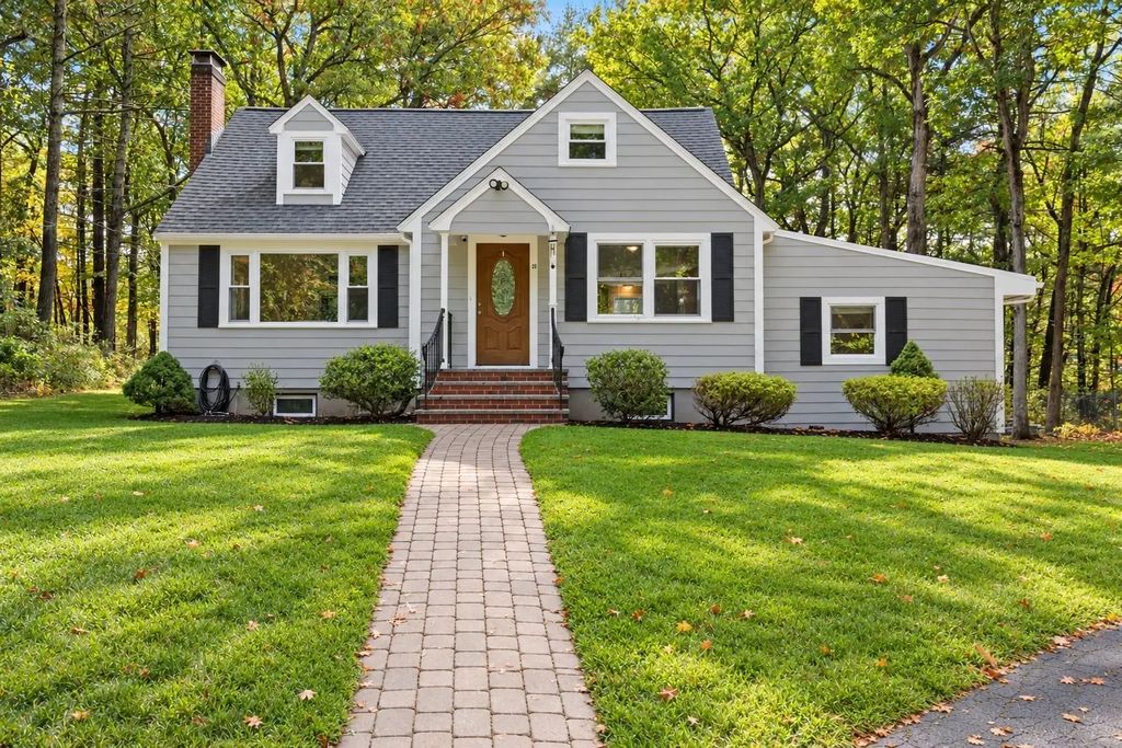35 Pine St, Sharon