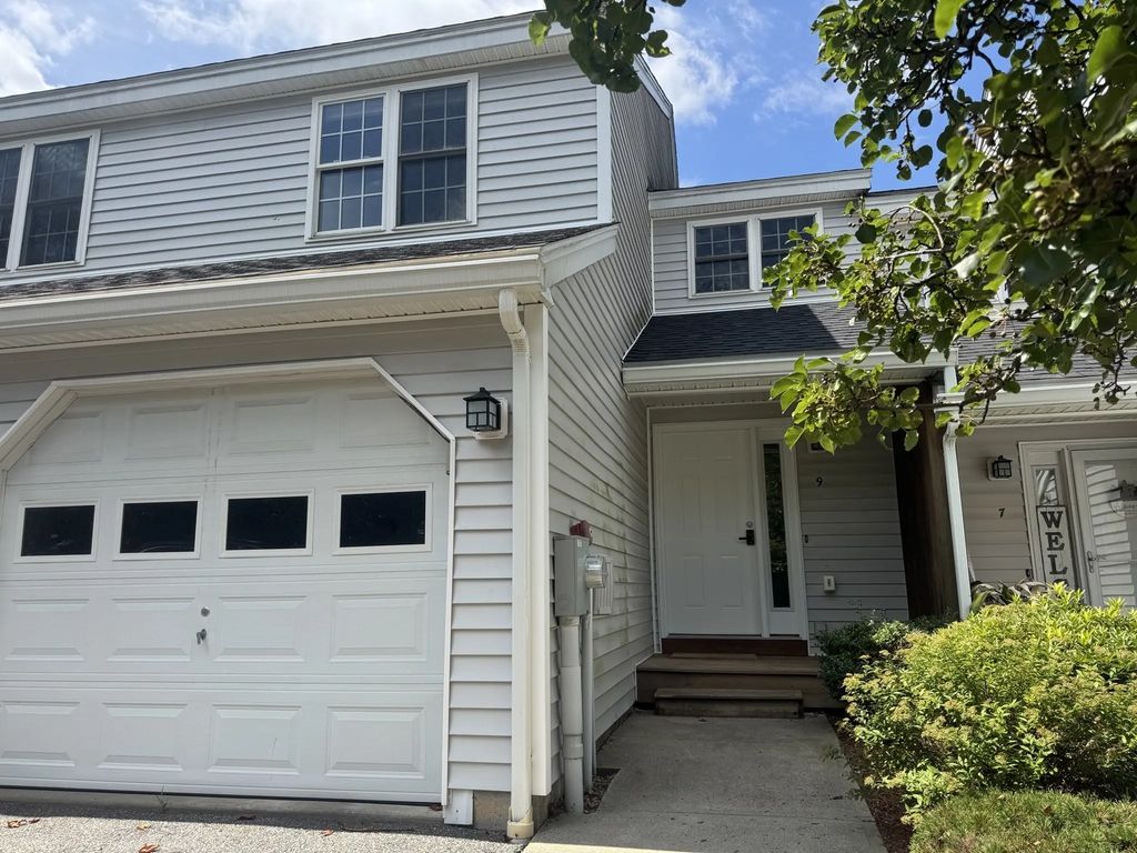 9 Green Briar Rd #9, Fitchburg