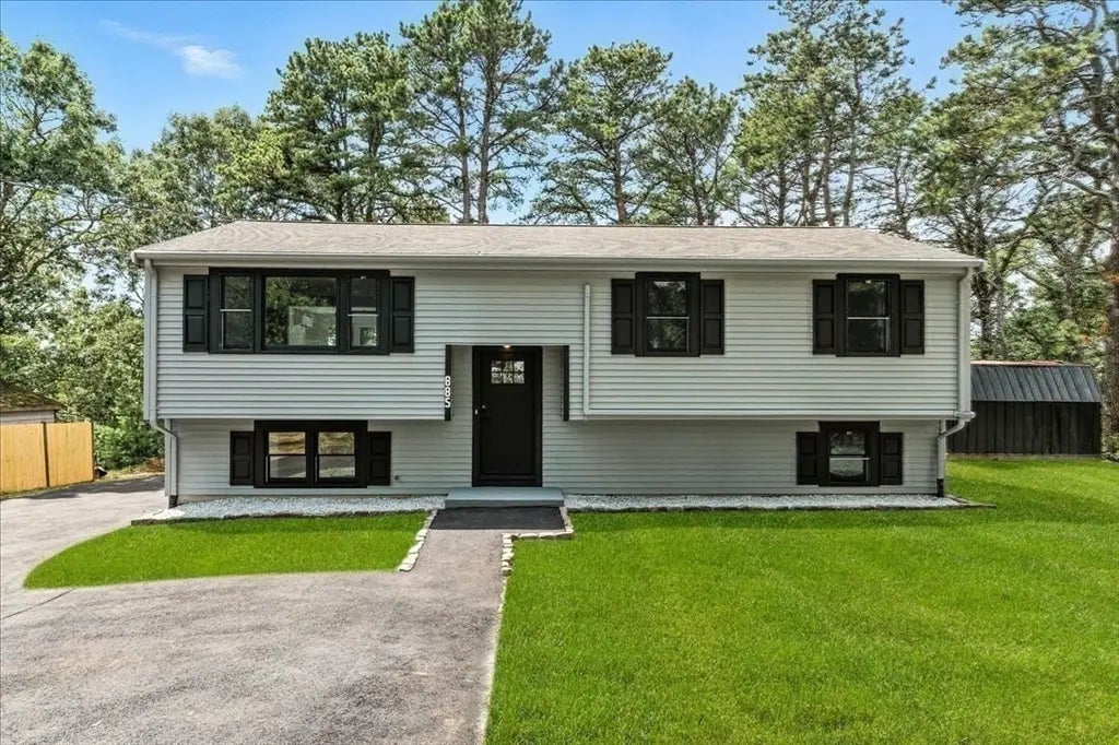 885 Long Pond Rd, Plymouth