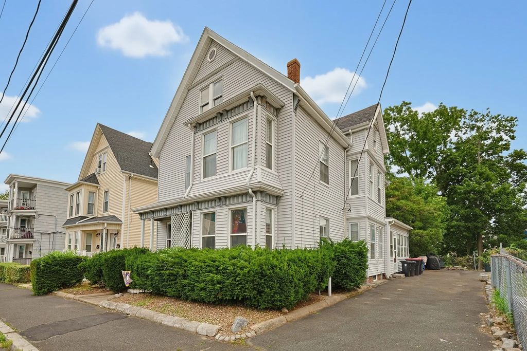 101 Winthrop St, Brockton