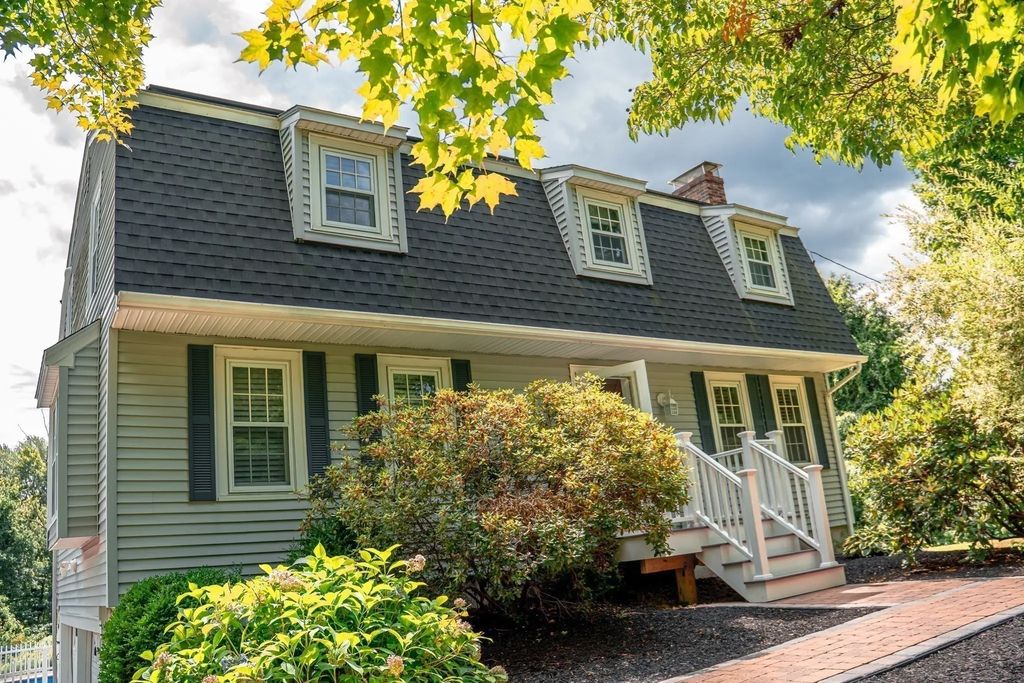 118 Mendon Rd, Sutton