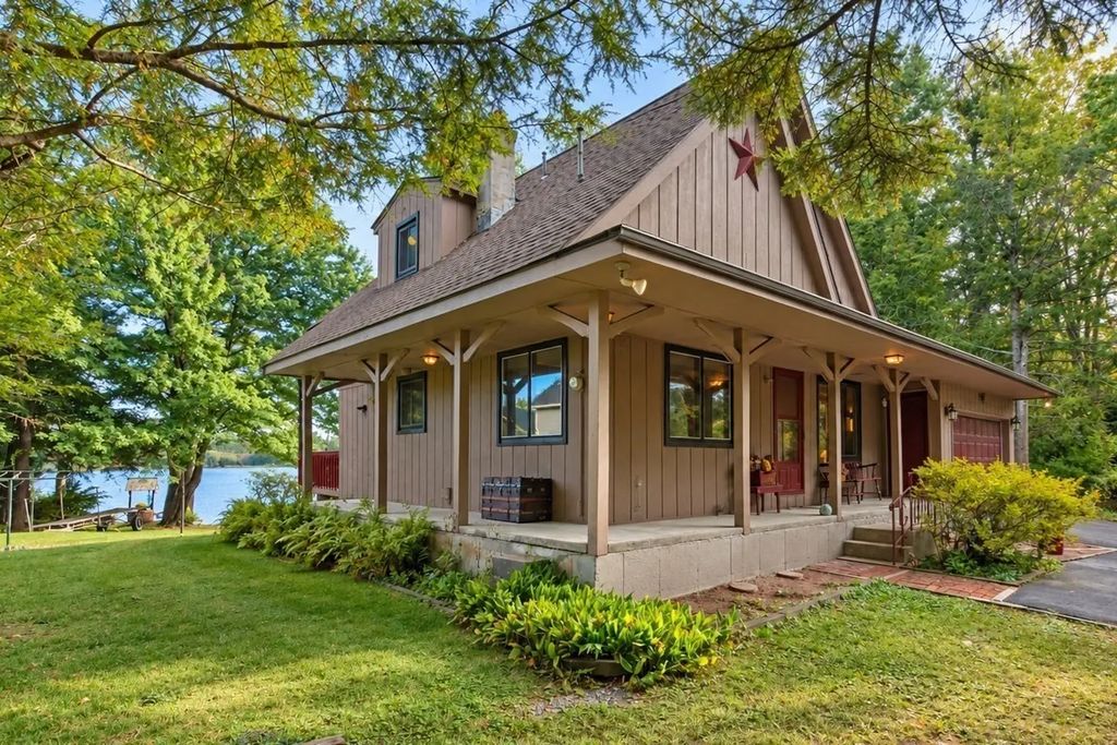 64 Lakeshore Dr, Ashburnham