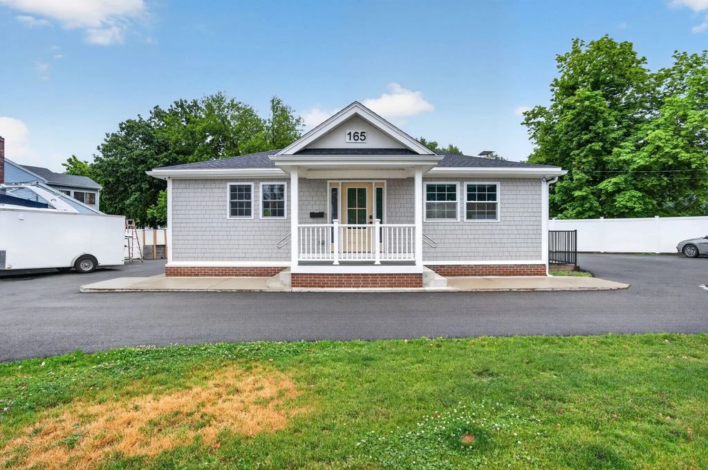 165 Garfield Ave, Chelsea