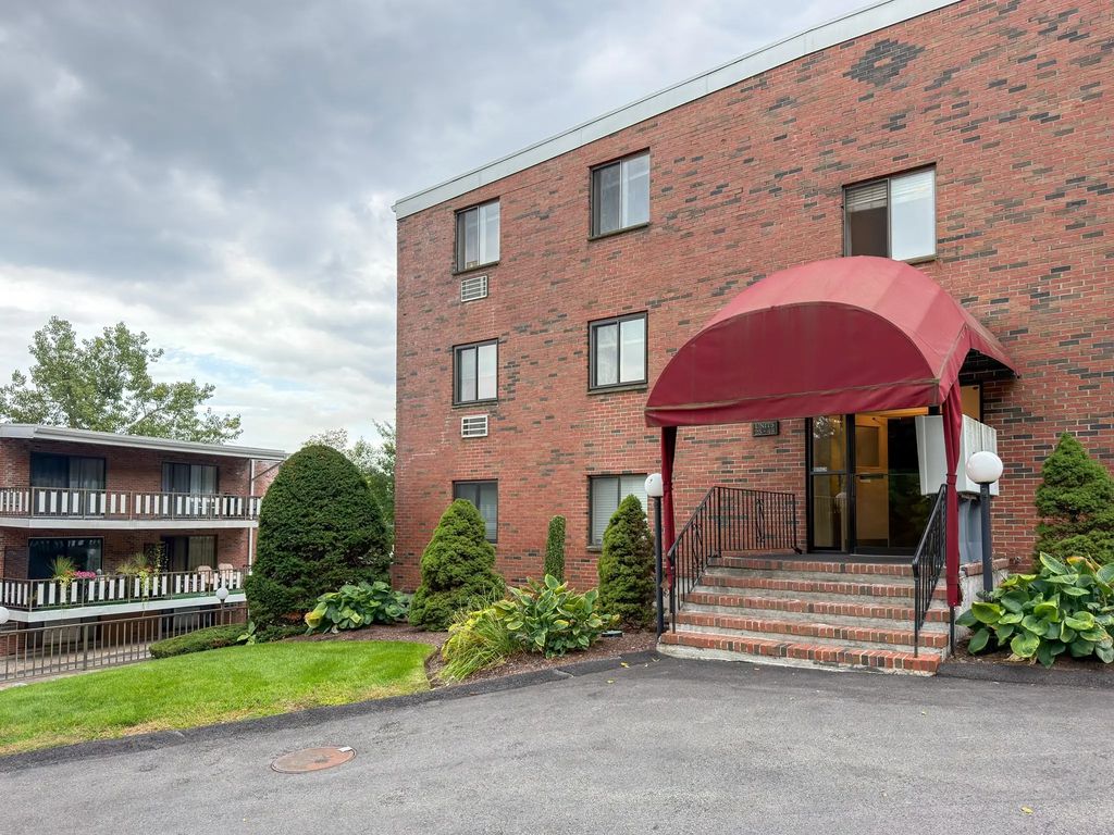 80 N Warren St #37, Woburn