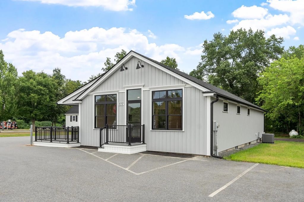 777 Boston Rd, Groton
