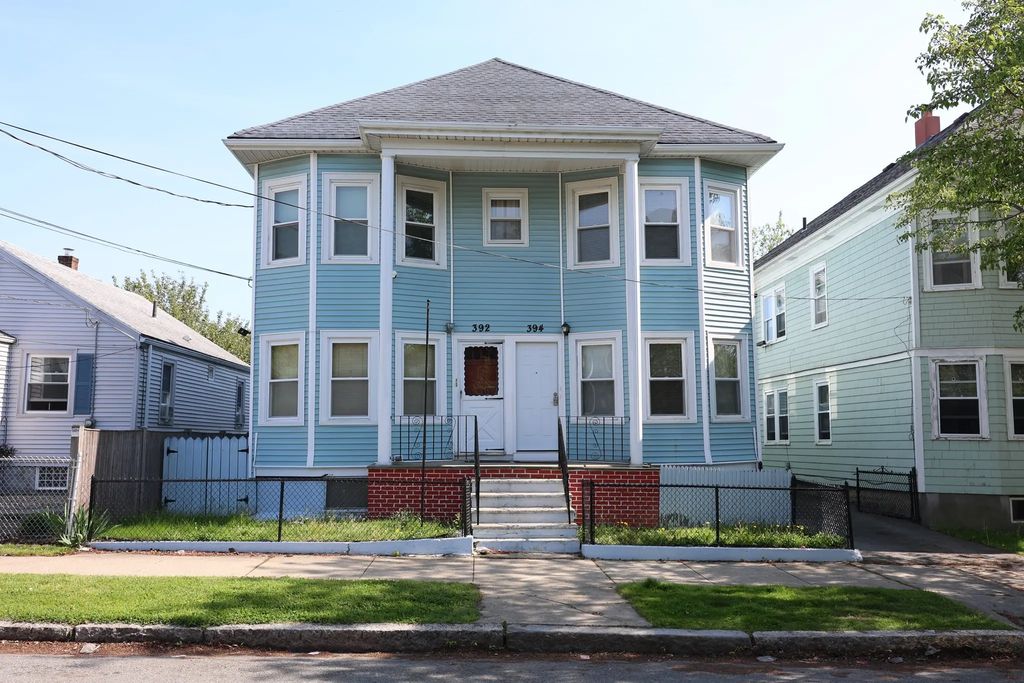 392-394 Shaw St, New Bedford