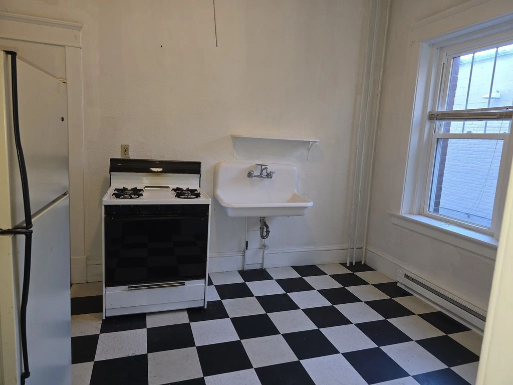 11 Conway St #7, Greenfield