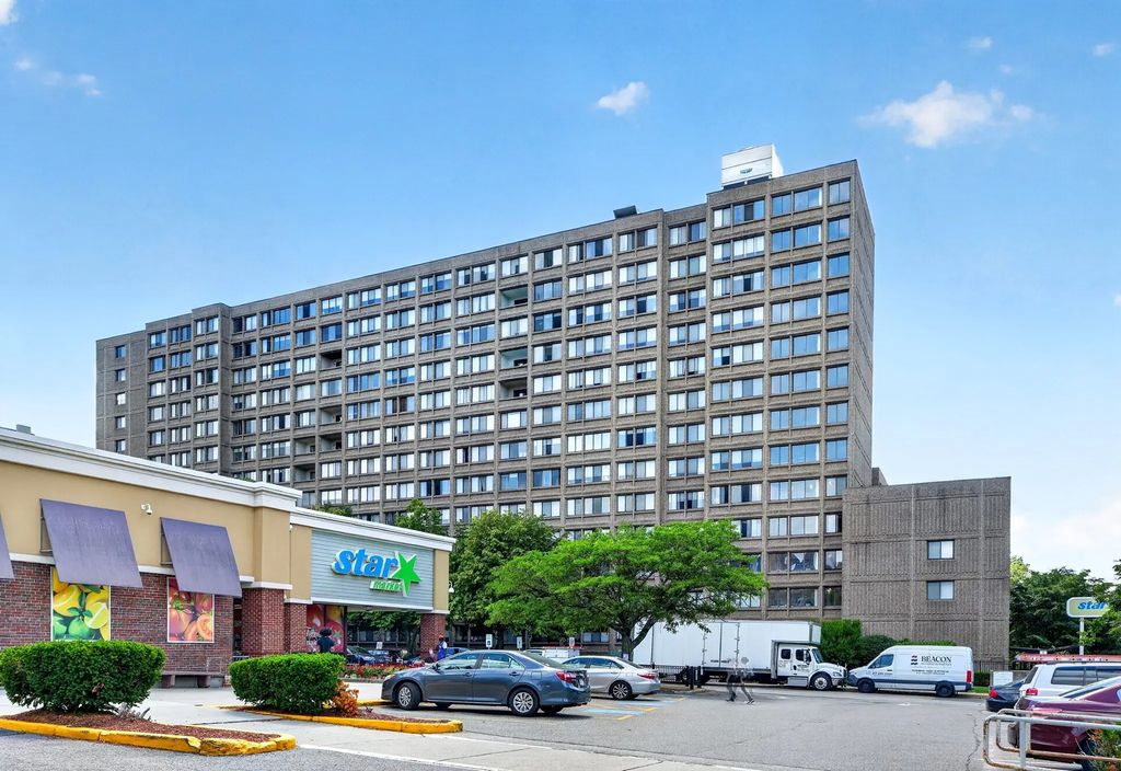 1731 Beacon St #915, Brookline