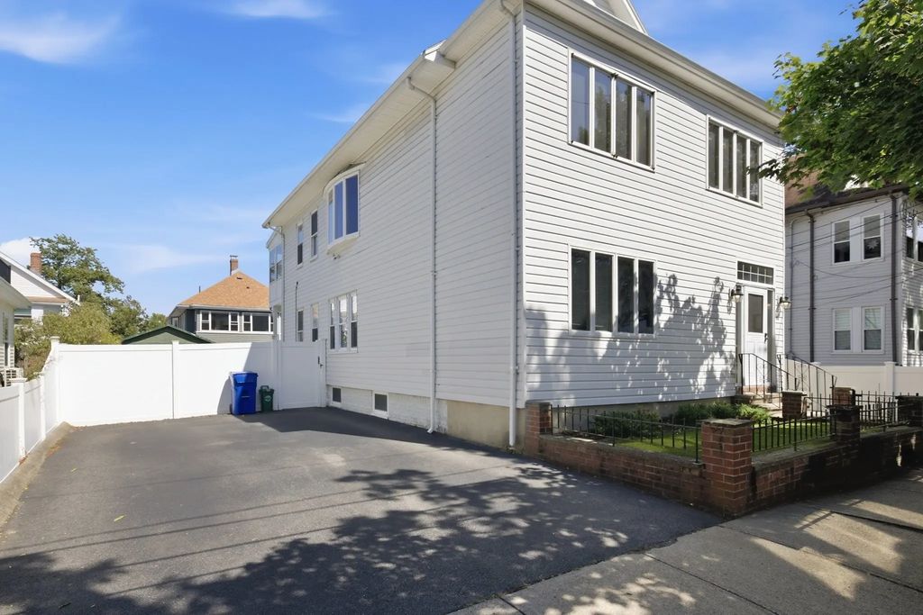 35-37 Amherst St, Arlington
