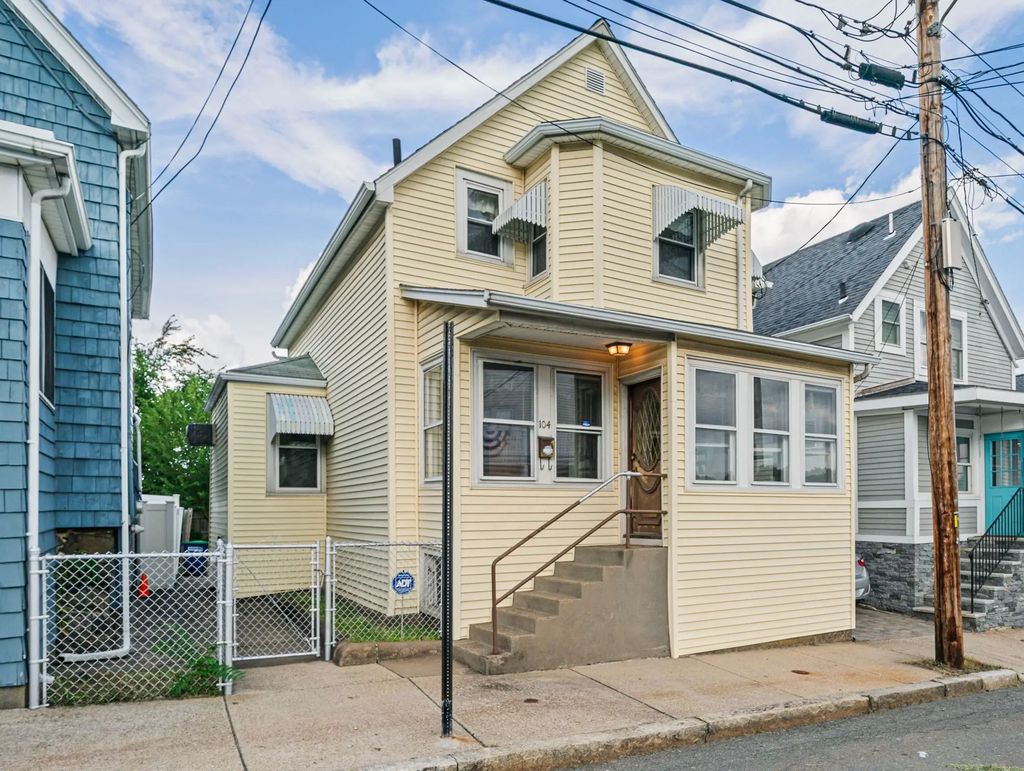 104 Fremont St, Somerville